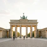 La porte de Brandebourg à Berlin sous une lumière douce